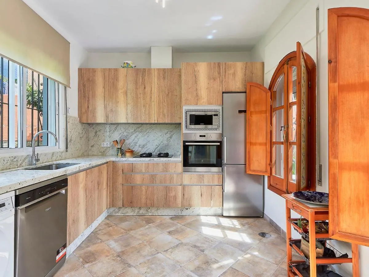 Villa Los Benson By Interhome Marbella